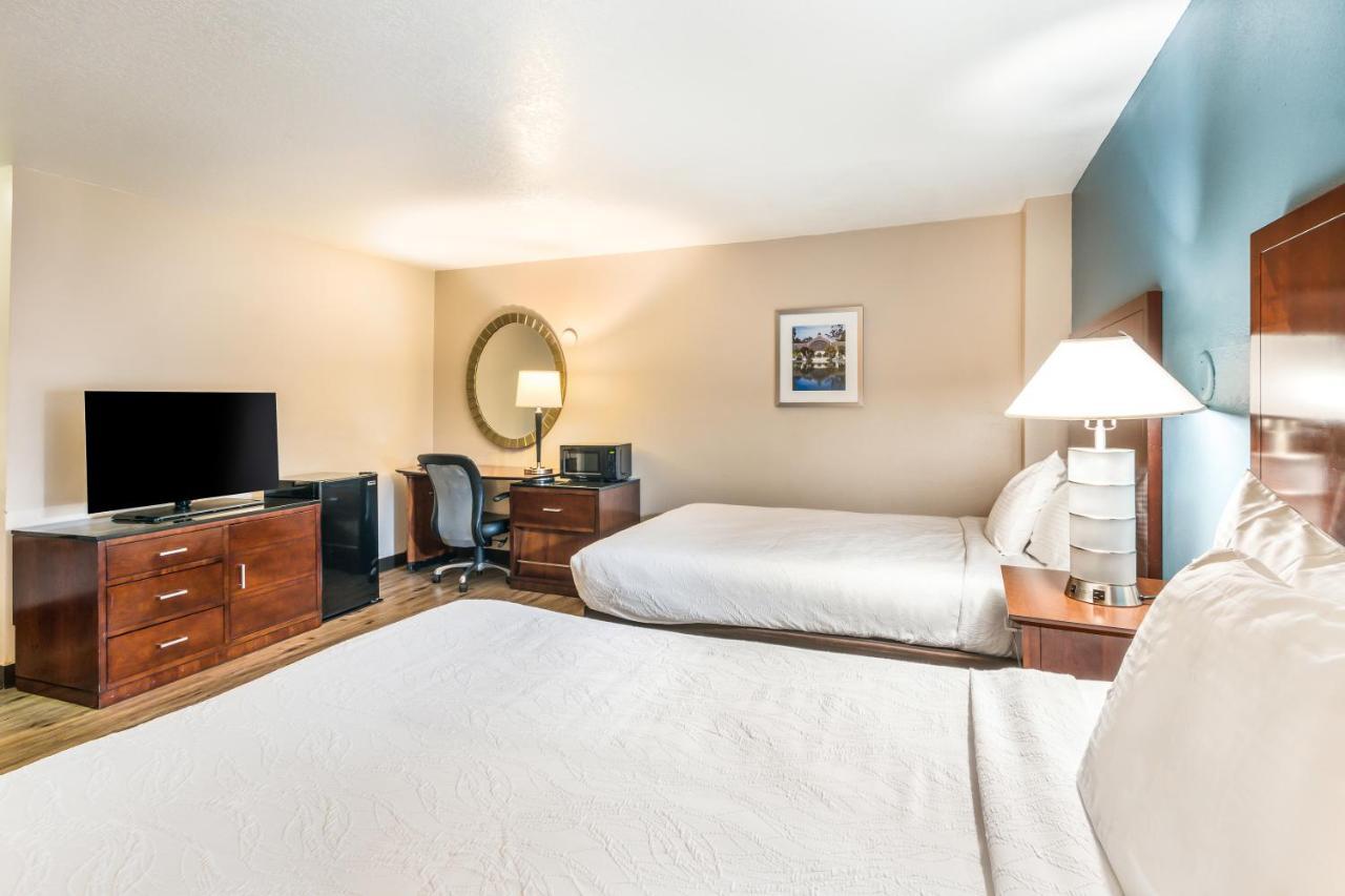 Hotel Hacienda At Ontario Ranch Экстерьер фото